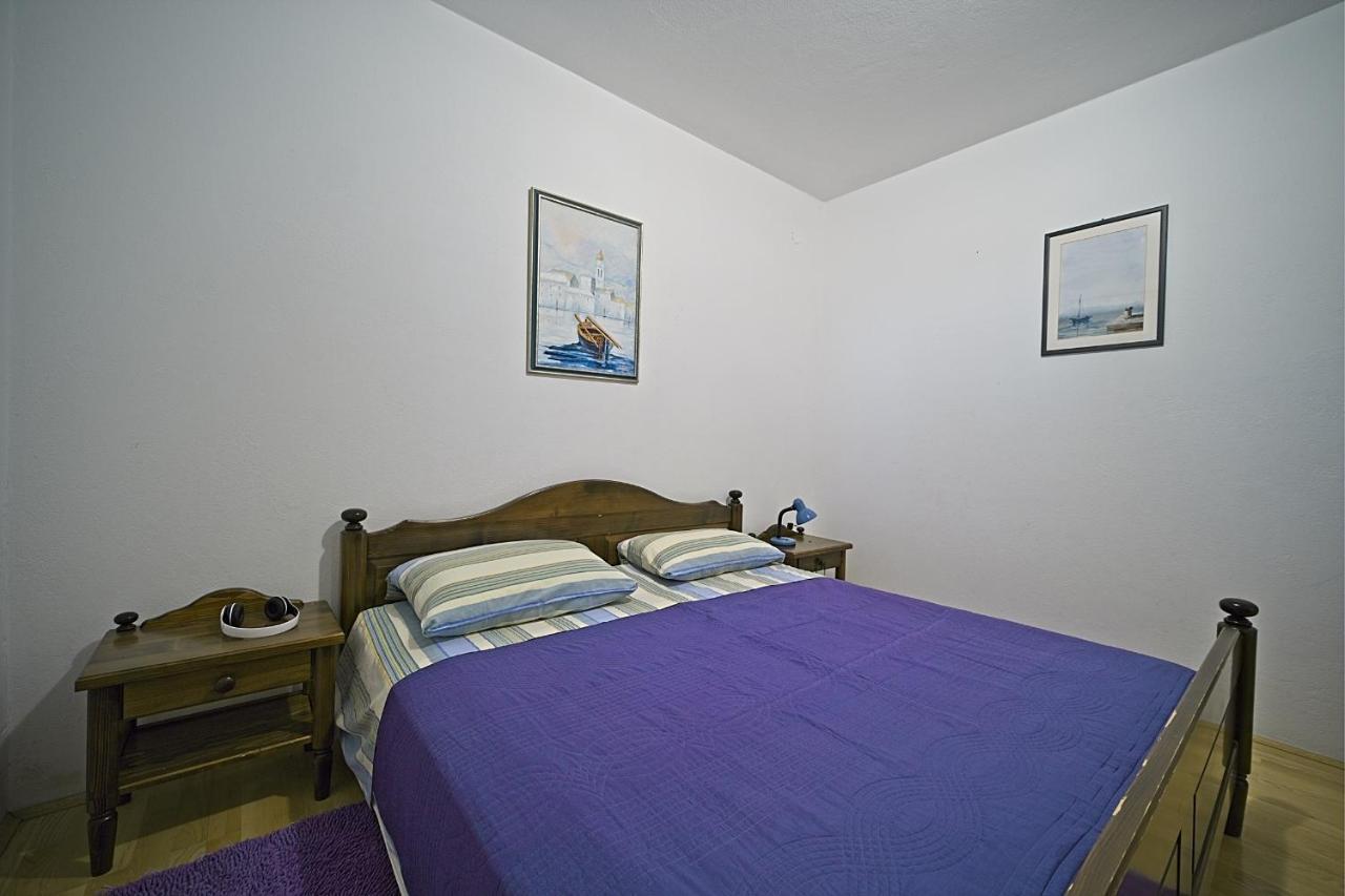 Apartment Renata Постира Экстерьер фото